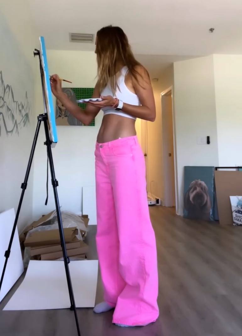 Sasha Fofanova in the studio